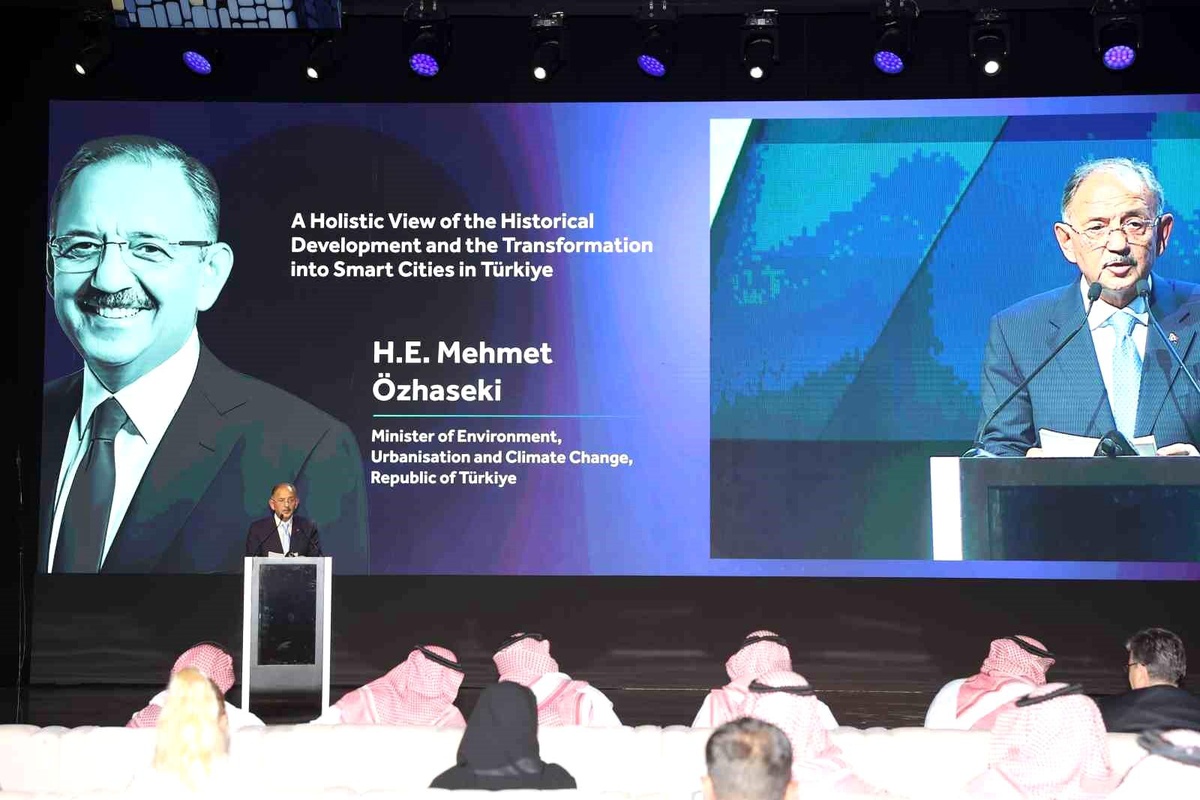 Bakan Özhaseki: "2-3 ay sonra afet bölgesinde konutları teslim etmeye başlayacağız"