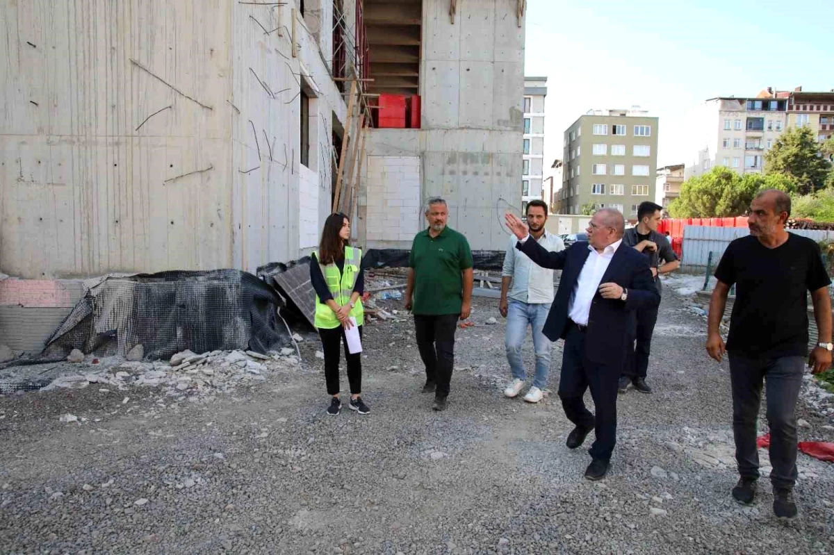 Samsun Büyükşehir Belediye Başkanı Mustafa Demir, İlkadım Spor Kompleksi\'nde İncelemelerde Bulundu