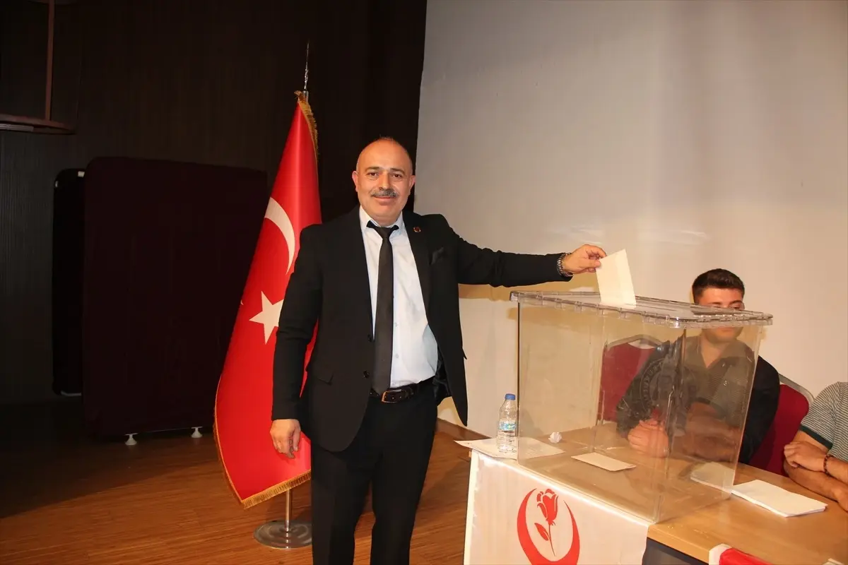 BBP Akyazı İlçe Başkanı Naim Yolcu, 4. olağan kongrede güven tazeledi