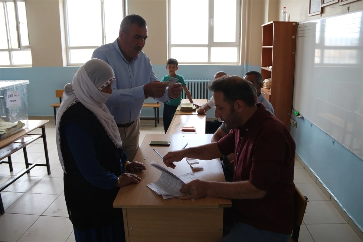 Bitlis\'in Değirmen köyünde mahalle statüsü için halk oylaması yapıldı