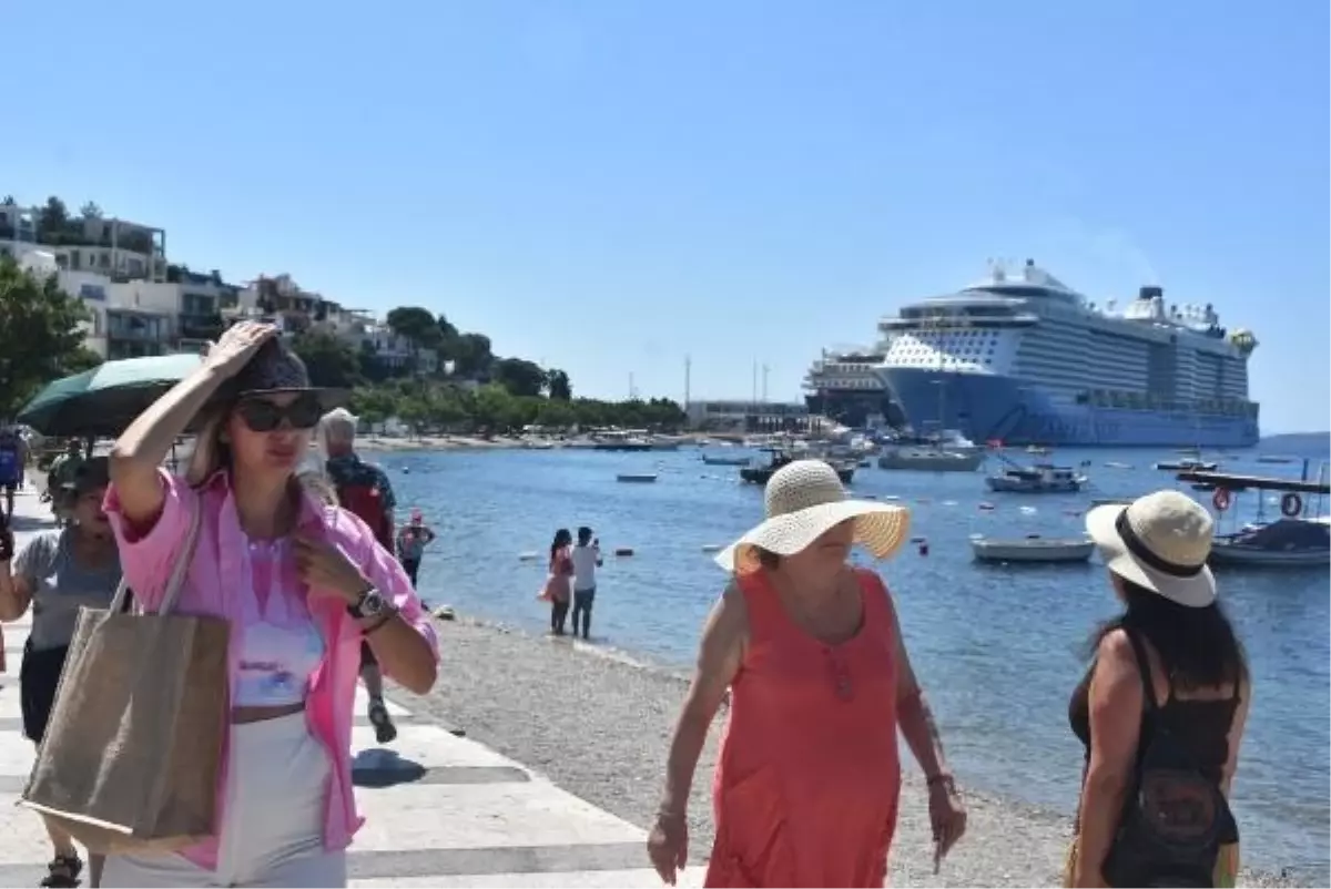 Bodrum'da Yabancı Turistler Artarken, Yerli Turistler Azalıyor
