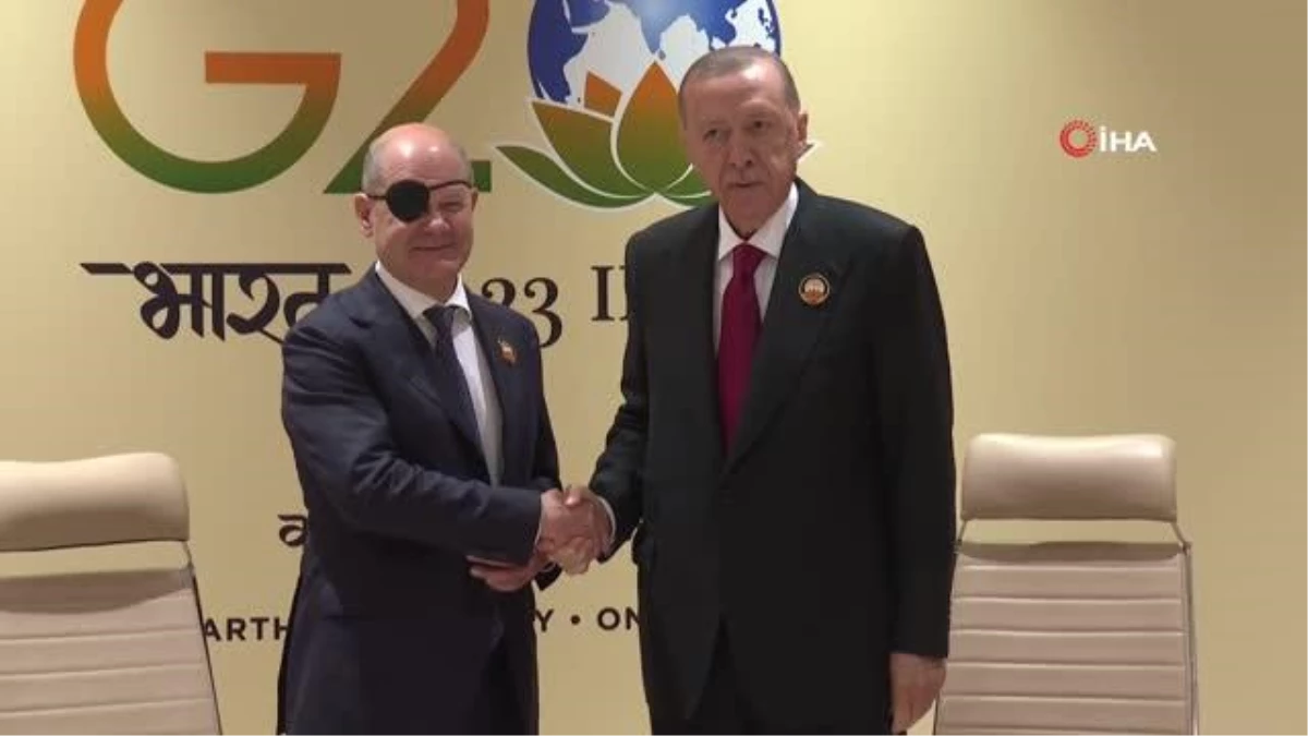 Cumhurbaşkanı Erdoğan, Almanya Başbakanı Scholz\'u kabul ettiScholz görüşmeye "korsan bandı" ile katıldı