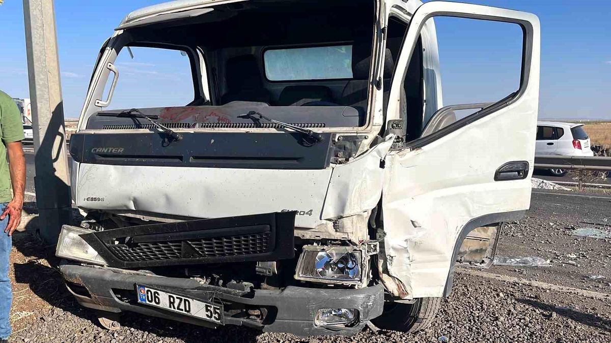 Diyarbakır-Şanlıurfa Karayolunda Trafik Kazası: 2\'si Bebek 6 Kişi Yaralandı