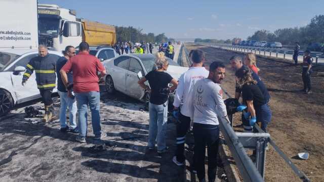 Edirne-Kırklareli Yolunda Zincirleme Trafik Kazası: 1 Ölü, 36 Yaralı Edirne-Kırklareli Yolunda Zincirleme Trafik Kazası: 1 Ölü, 36 Yaralı