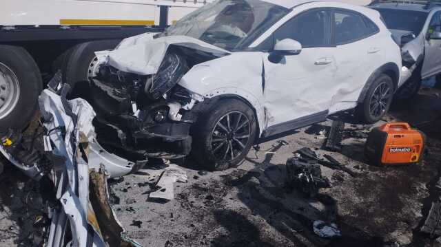 Edirne-Kırklareli Yolunda Zincirleme Trafik Kazası: 1 Ölü, 36 Yaralı Edirne-Kırklareli Yolunda Zincirleme Trafik Kazası: 1 Ölü, 36 Yaralı