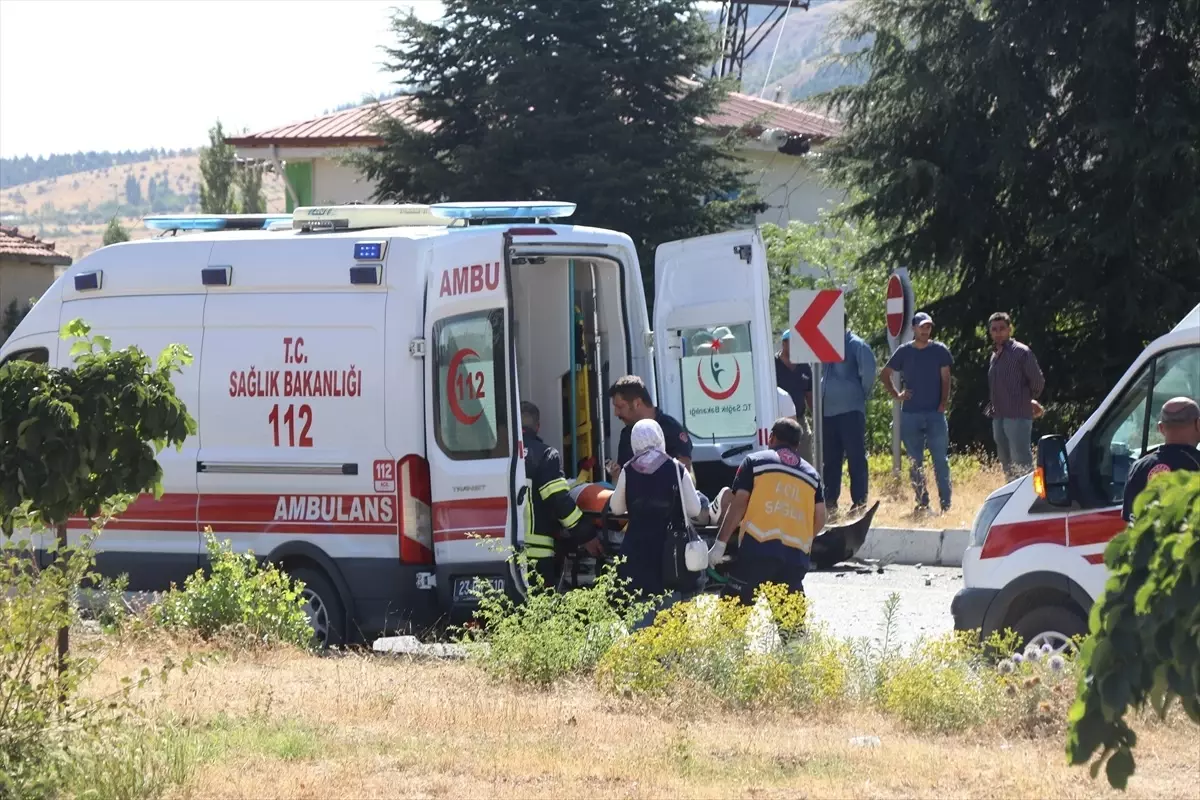 Elazığ'da minibüsün yolcu otobüsüne çarpması sonucu 18 kişi yaralandı
