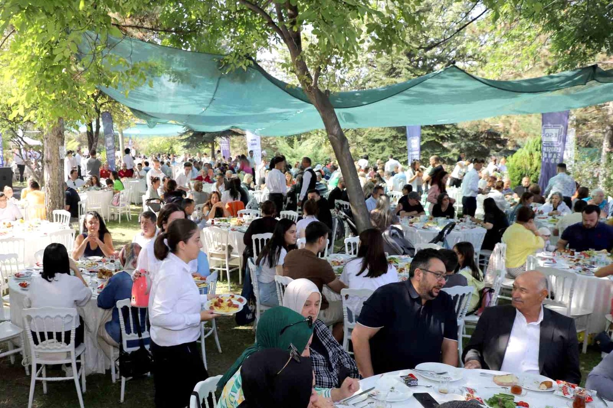 Eskişehir Sanayi Odası\'nın Geleneksel Aile Şenliği Kahvaltısı