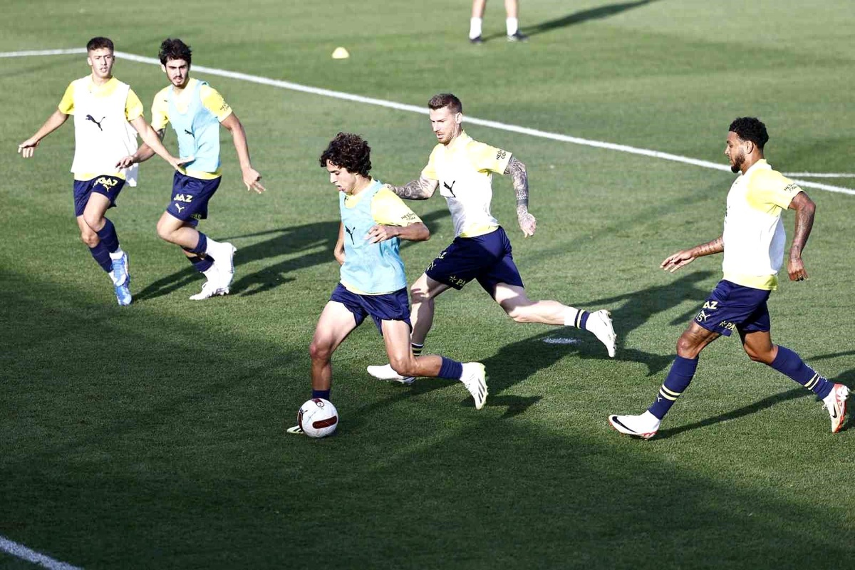 Fenerbahçe, Antalyaspor maçı hazırlıklarına devam ediyor