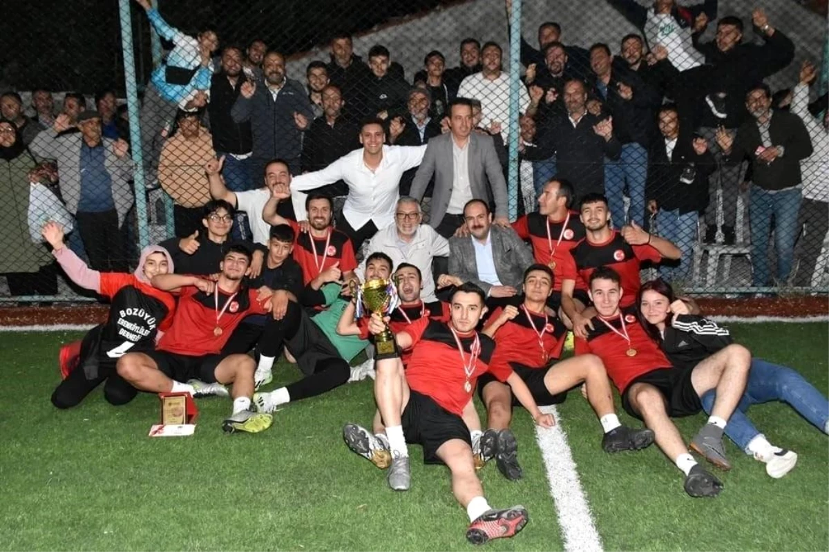Erenköy, İnönü Halı Saha Futbol Turnuvası\'nın Şampiyonu Oldu