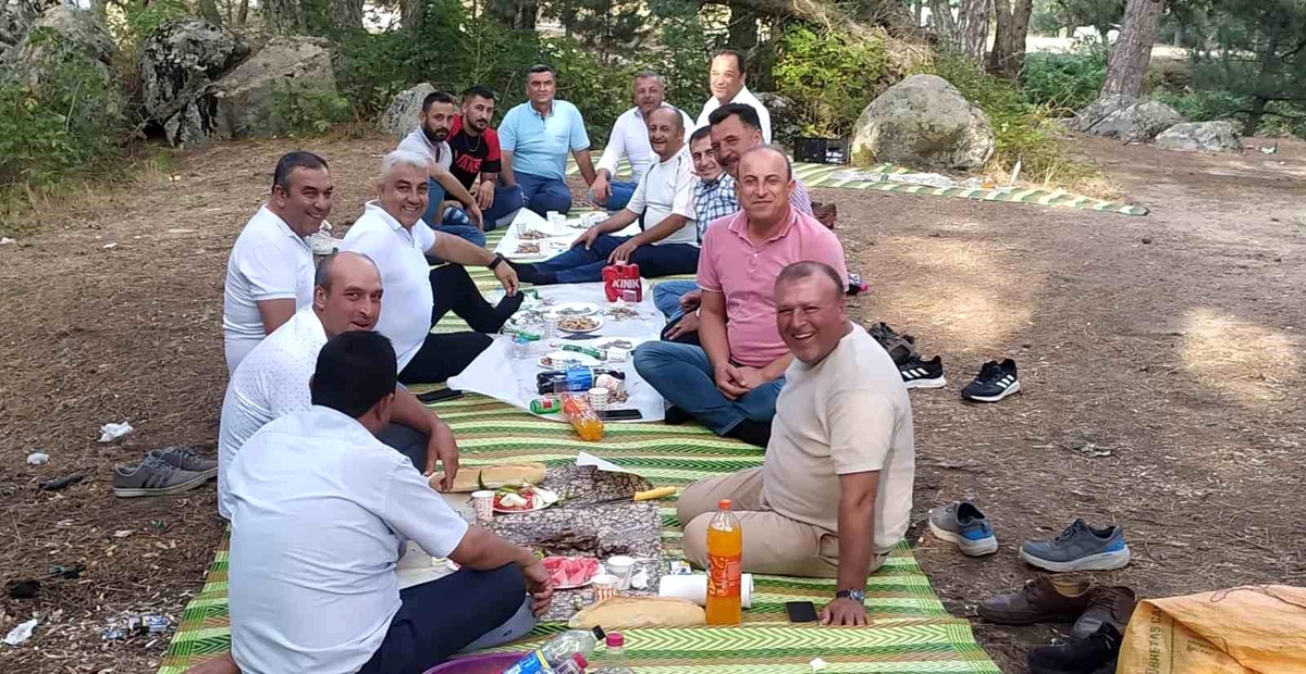 Hisarcık Motorlu Taşıyıcılar Kooperatifine bağlı kamyon şoförleri piknikte buluştu