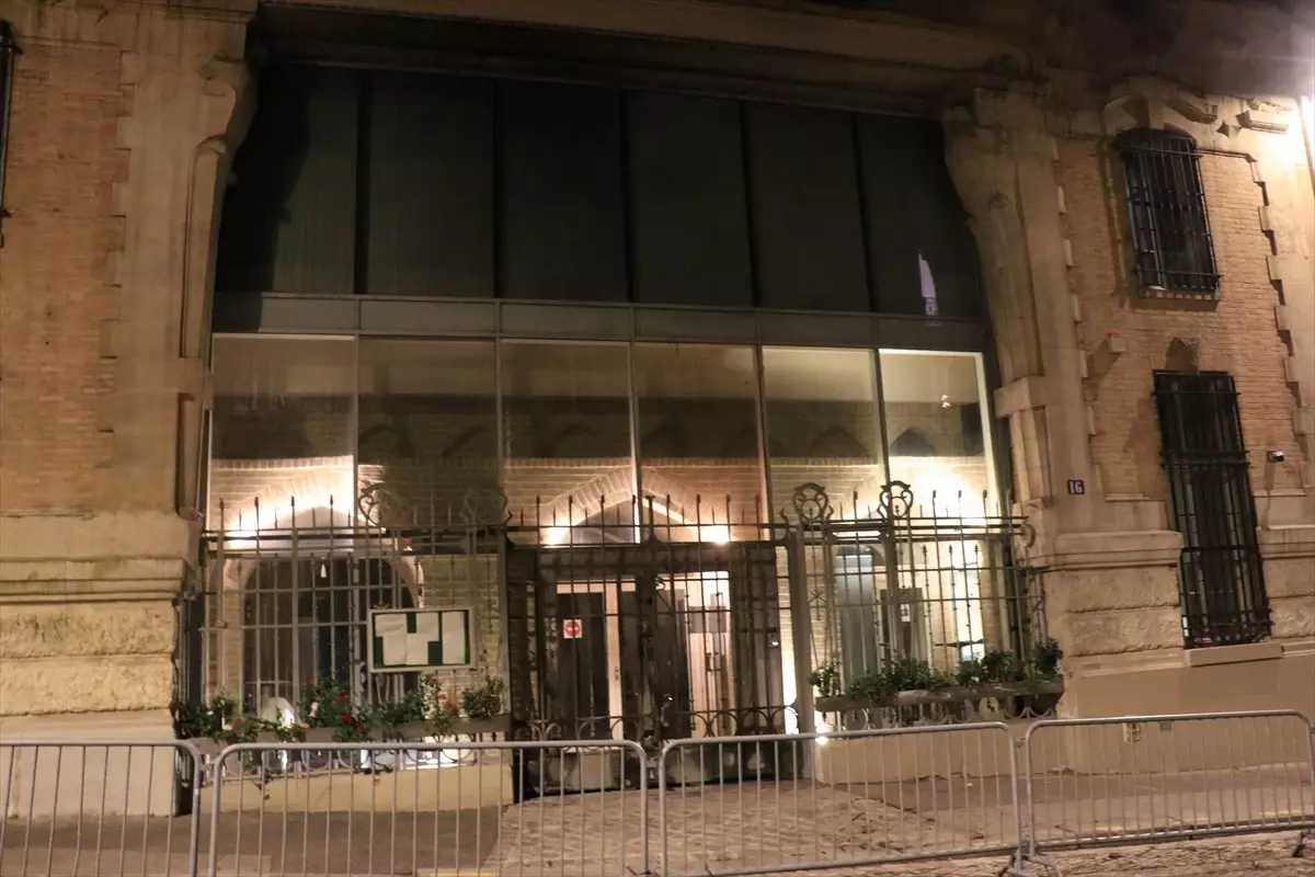 İran'ın Paris Büyükelçiliği Saldırıya Uğradı