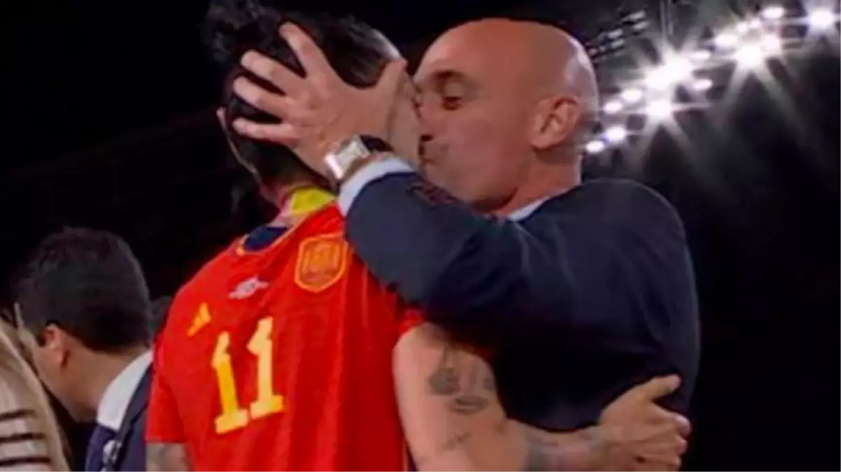 İspanya Futbol Federasyonu Başkanı Luis Rubiales istifa etti