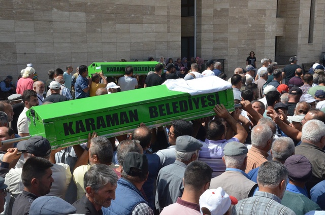 Karaman'da otomobilin çarptığı yaşlı çift öldü Karaman'da otomobilin çarptığı yaşlı çift öldü