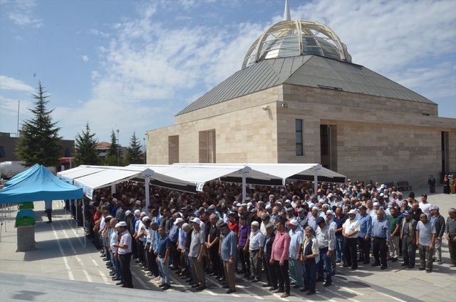 Karaman'da otomobilin çarptığı yaşlı çift öldü Karaman'da otomobilin çarptığı yaşlı çift öldü