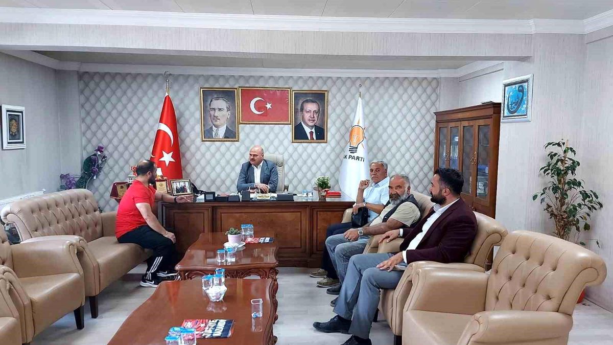 AK Parti Kars İl Başkanı Muammer Sancar Vatandaşların Sorunlarını Dinliyor