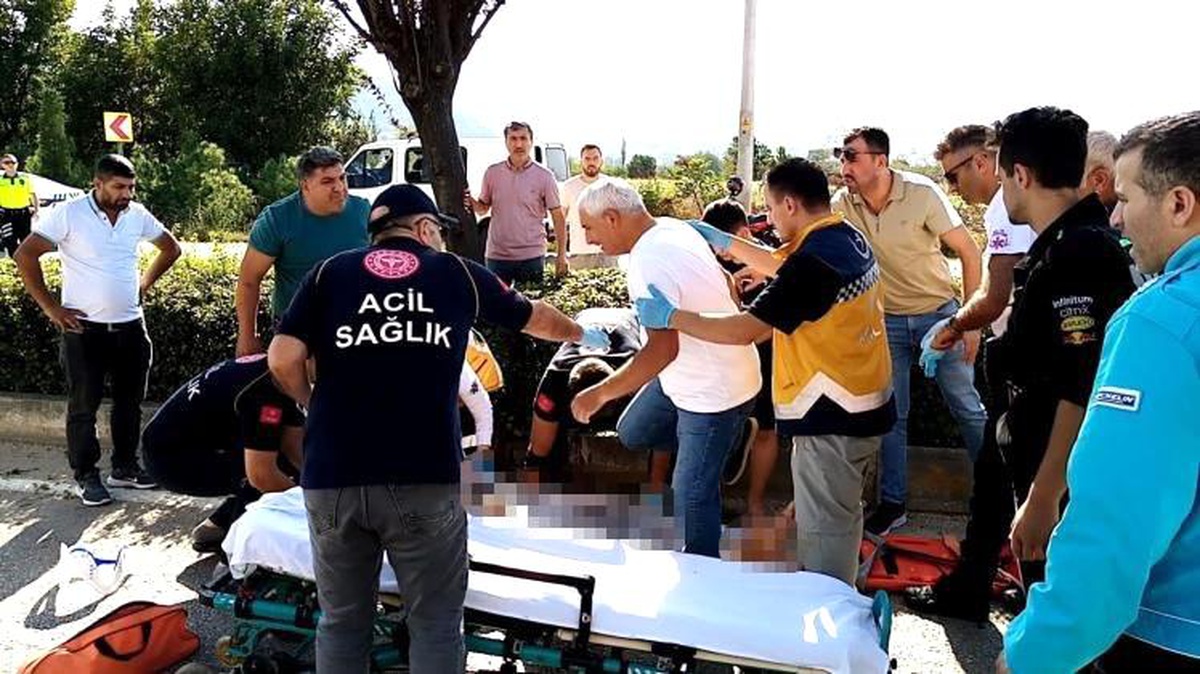 İnegöl\'de motosiklet kazası: Baba istiyorum diye ağlayan çocuk yürekleri sızlattı
