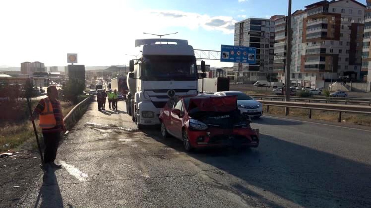 Kırıkkale\'de Zincirleme Trafik Kazası: 2 Yaralı
