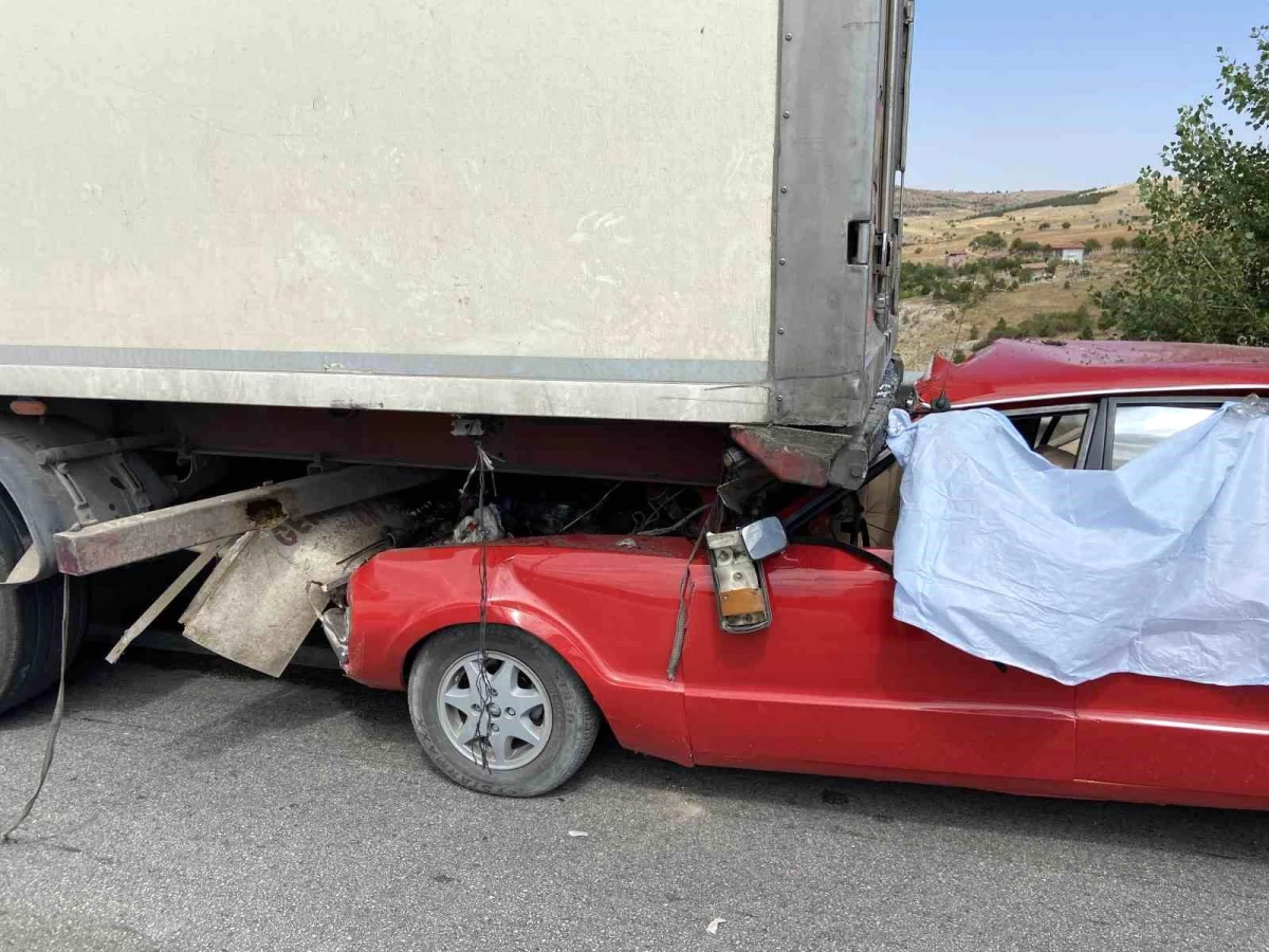 Konya\'da trafik kazasında hayatını kaybeden sürücünün eşi de hayatını kaybetti