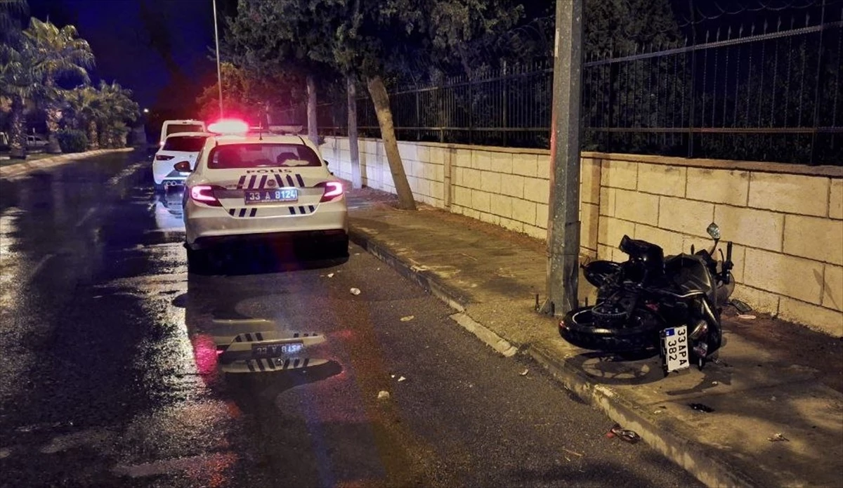Tarsus\'ta Motosiklet Kazası: 1 Ölü, 1 Yaralı