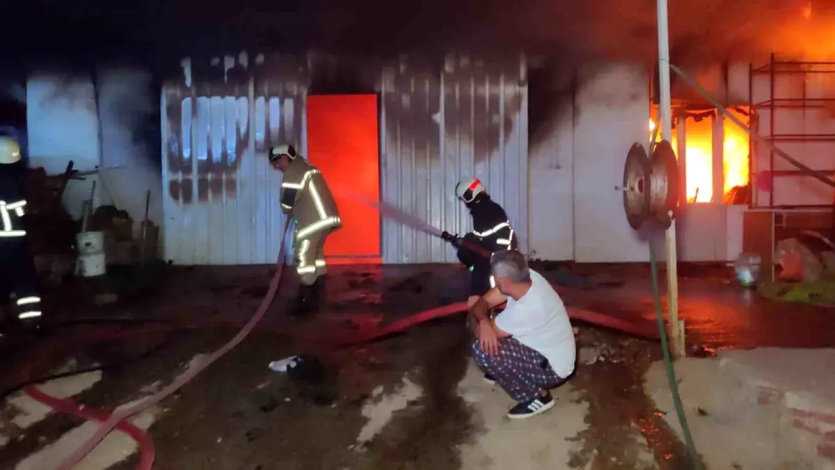 Orhangazi\'de Mobilya İmalathanesinde Yangın Çıktı