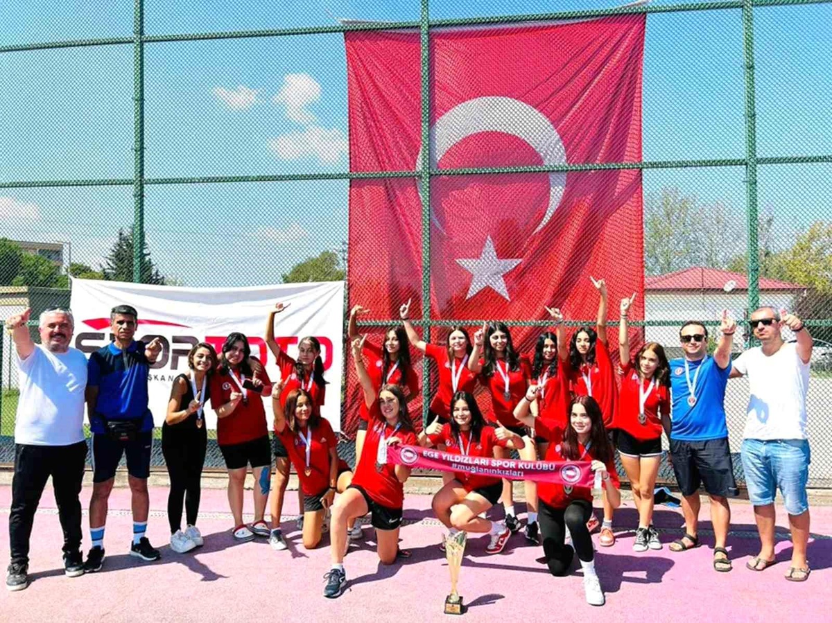 Muğla Ortaköy Ege Yıldızları Spor Kulübü U16 Kızlar Hokey 1. Lig Şampiyonu