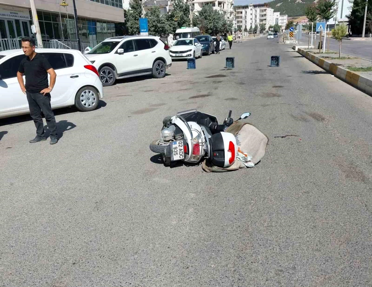 Adıyaman\'da otomobil ile motosikletin çarpışması sonucu 1 kişi yaralandı