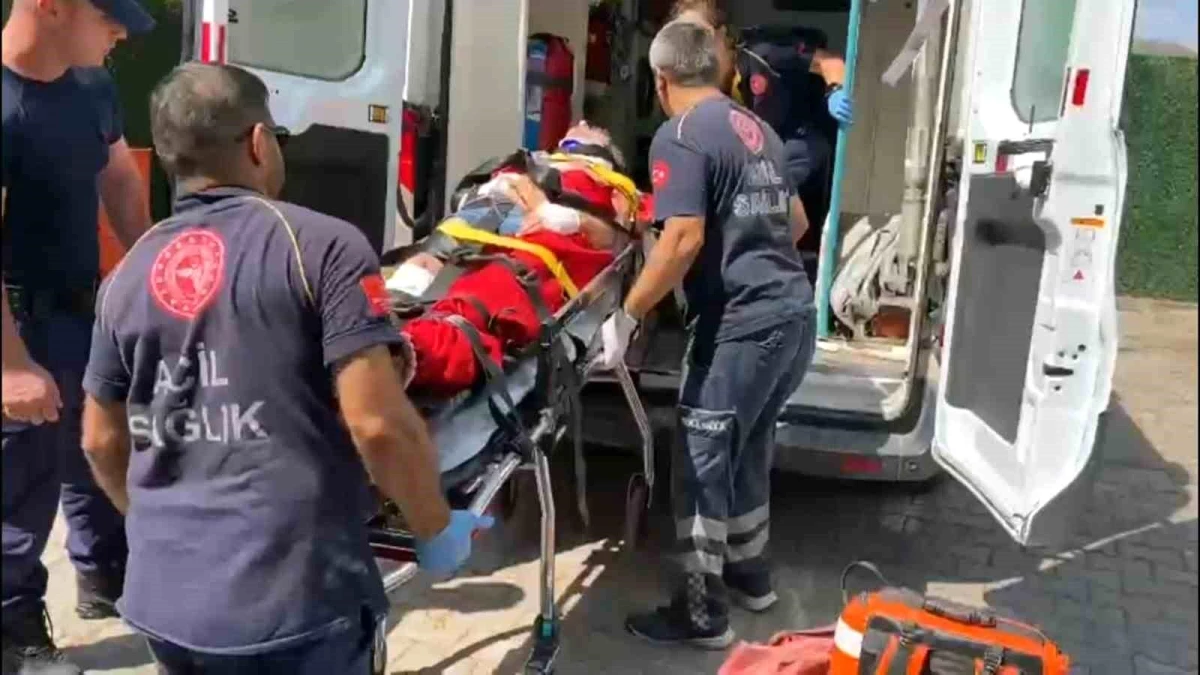 Muğla\'da Sahil Güvenlik ekipleri yaralanan iki kişiyi tıbbi tahliye etti