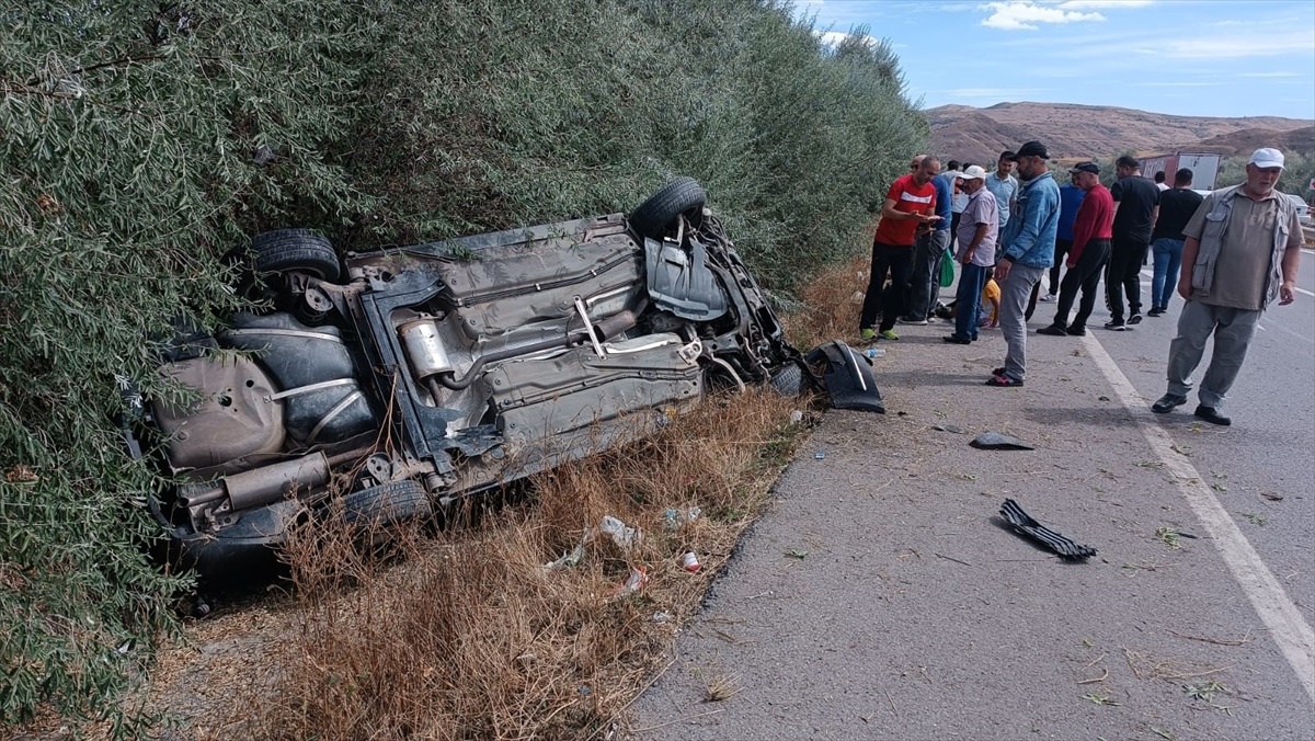 Sivas\'ta trafik kazasında 5 kişi yaralandı