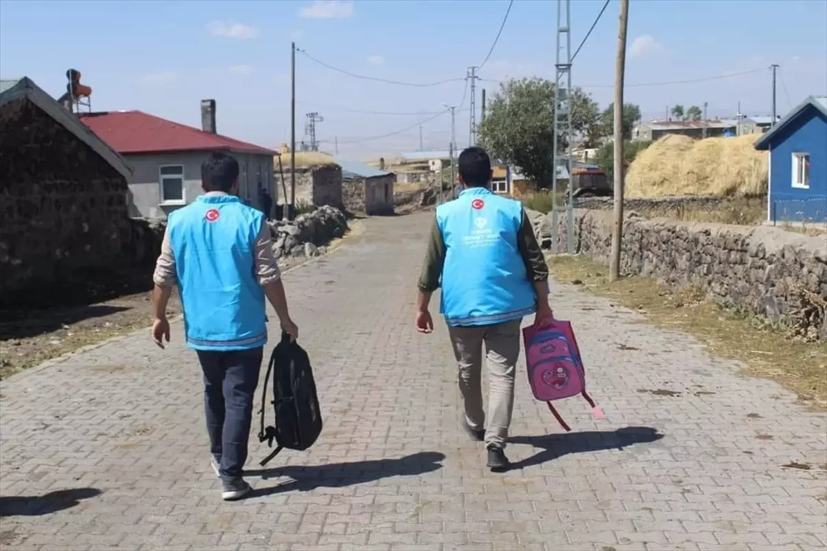 TDV, 5 Bin 200 Yetim Öğrenciye Eğitim Destek Paketleri Ulaştırıyor