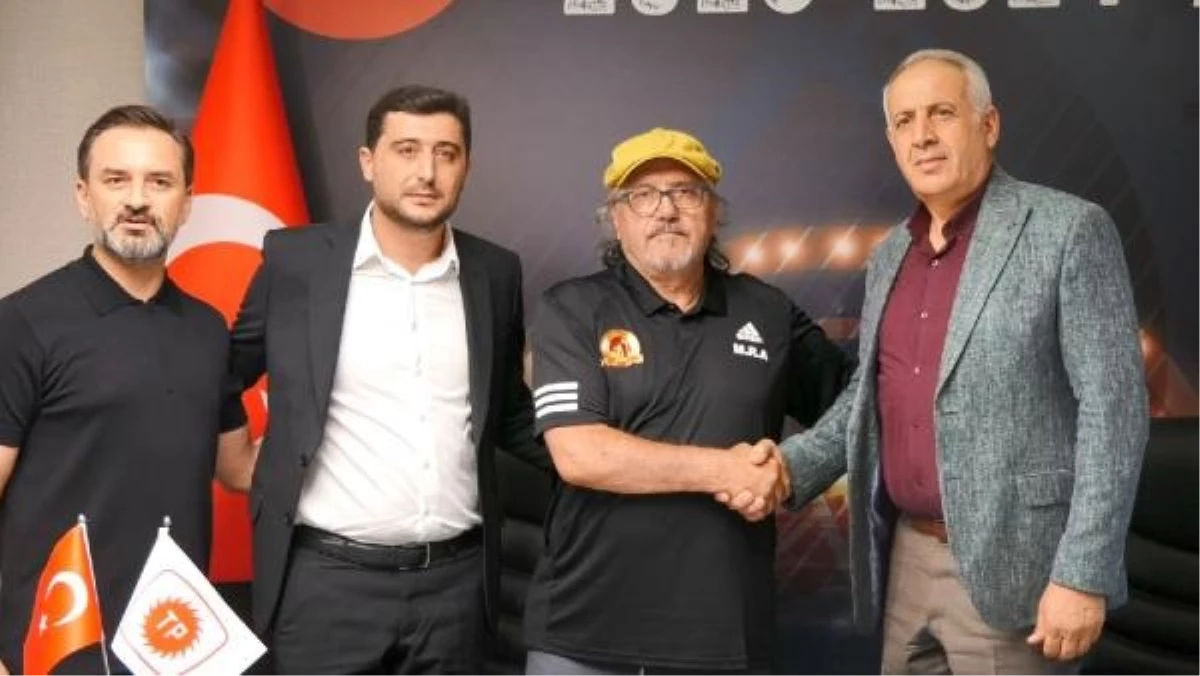 Batman Petrolspor Teknik Direktörü Mustafa Reşit Akçay ile Sözleşme Sonlandırıldı