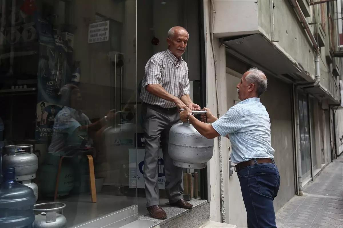 Zeytinburnu\'nun tüpçü kardeşleri baba mesleğini yarım asırdır bırakmıyor