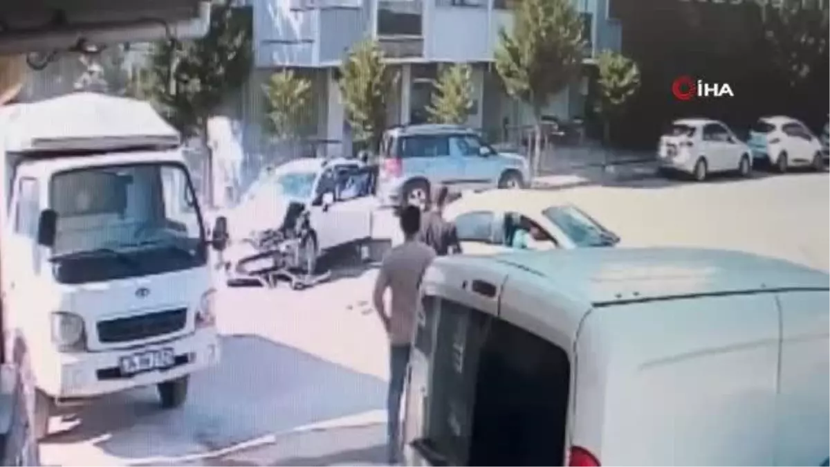 3 kişinin yaralandığı kaza kamerada