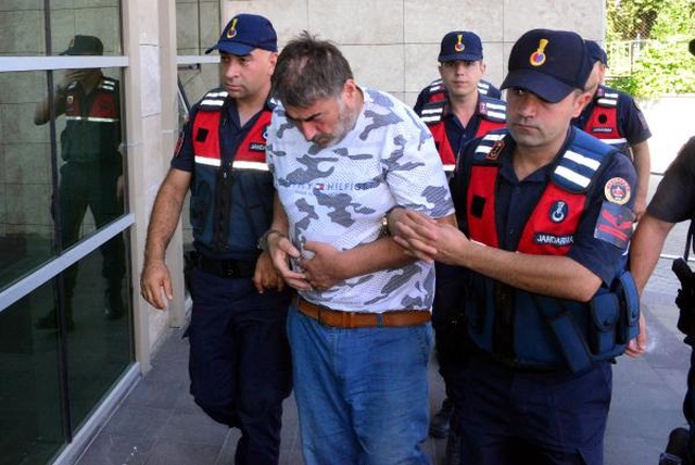 Cenaze namazı kılanların arasına dalan kamyonun şoförü kendini böyle savundu Cenaze namazı kılanların arasına dalan kamyonun şoförü kendini böyle savundu
