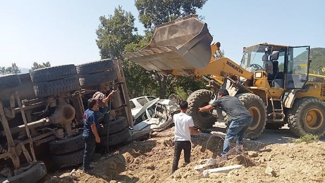 Cenaze namazı kılanların arasına dalan kamyonun şoförü kendini böyle savundu Cenaze namazı kılanların arasına dalan kamyonun şoförü kendini böyle savundu