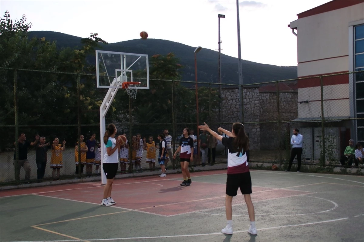 Akşehir\'de Geleneksel 3x3 Sokak Basketbolu Turnuvası Ödül Töreni Yapıldı