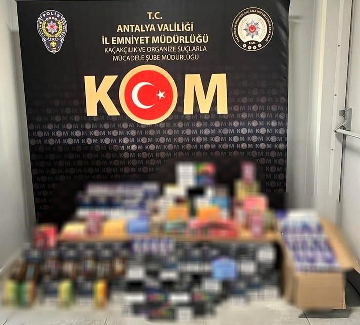 Antalya\'da Kaçak Sigara ve Elektronik Ürün Operasyonu