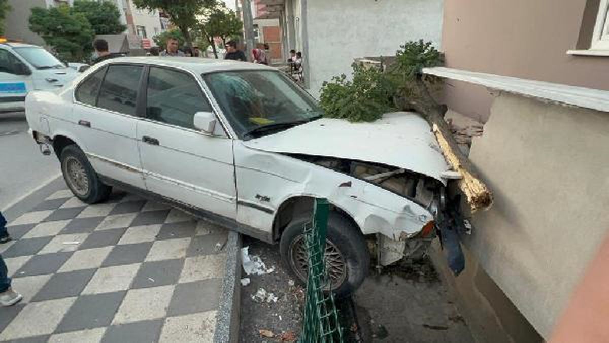 Darıca'da arıza yapan araç yokuş aşağıya kaçtı: 2 yaralı