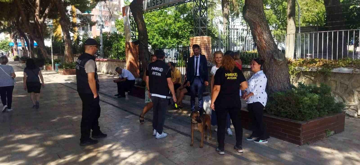 Aydın\'da Narkotik Ekipleri Öğrenci ve Velileri Bilgilendirdi