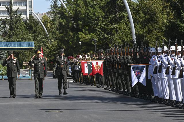 Azerbaycan Genelkurmay Başkanı Türkiye'yi ziyaret etti Azerbaycan Genelkurmay Başkanı Türkiye'yi ziyaret etti