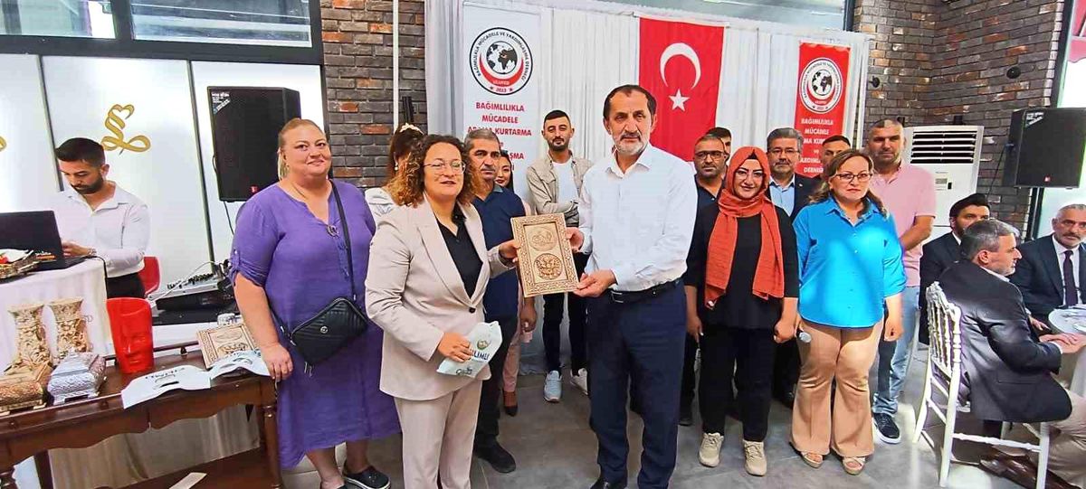 Düzce\'de Bağımlılıkla Mücadele Ödülleri Verildi