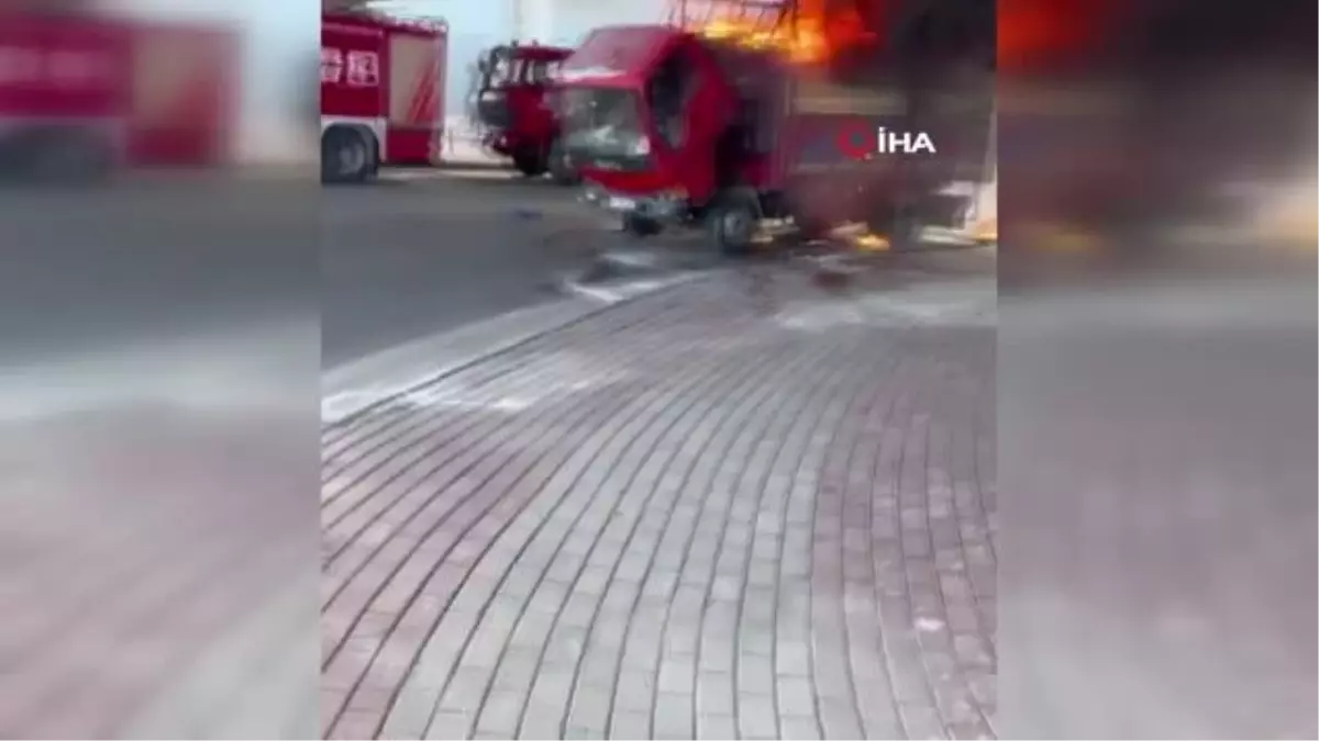 Başakşehir\'de kamyonet alev topuna döndü: O anlar kamerada
