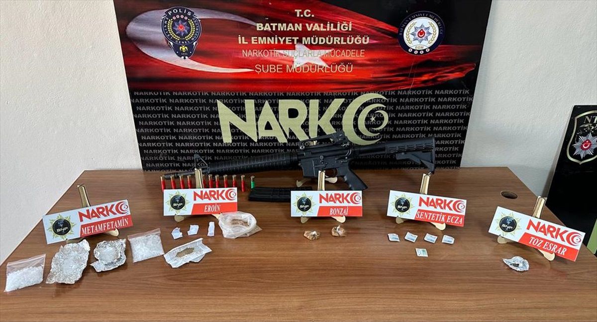 Batman\'da uyuşturucu satıcılarına operasyon: 8 zanlı tutuklandı