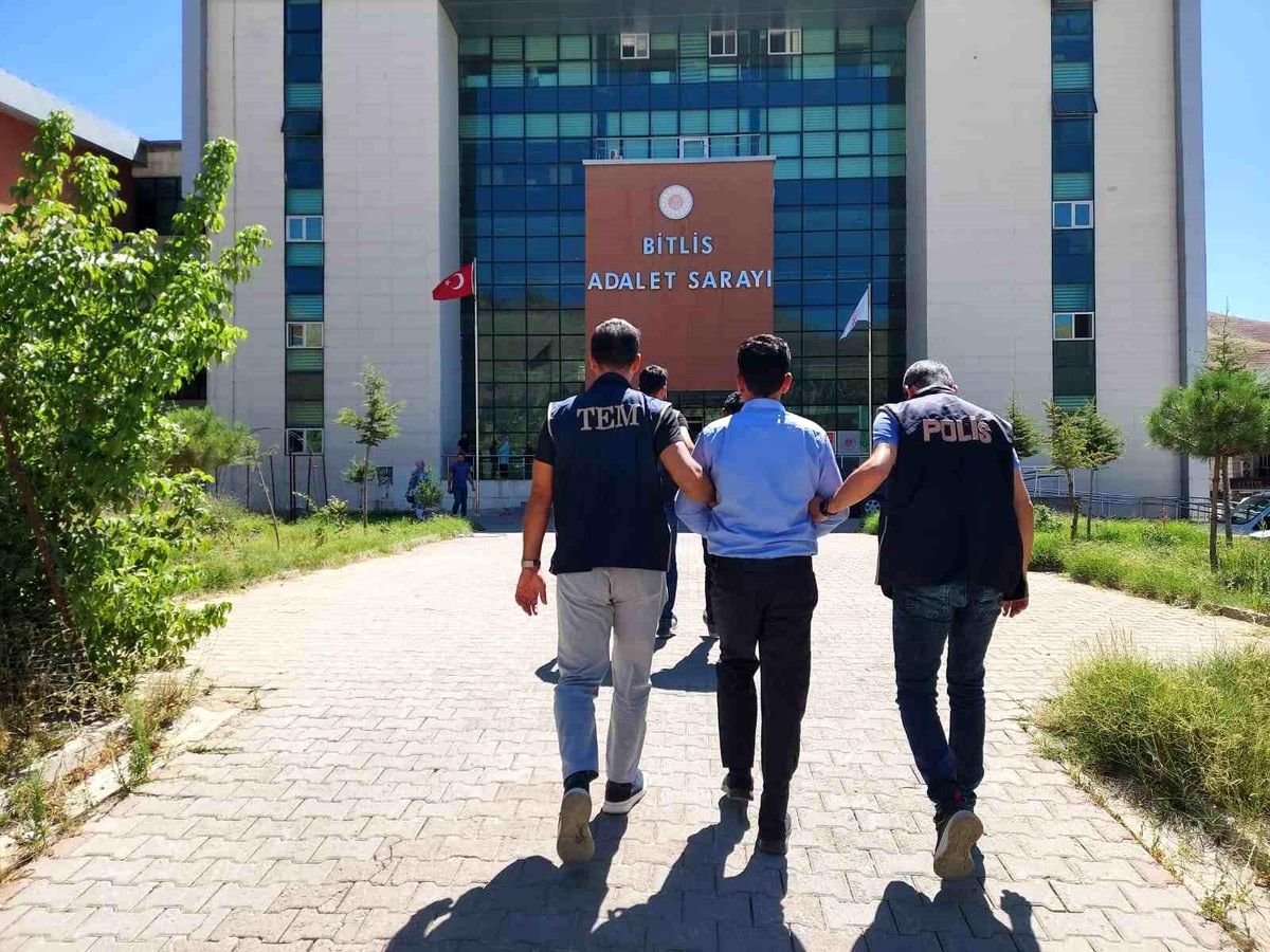 Bitlis Merkezli 7 İlde FETÖ Operasyonu: 9 Gözaltı