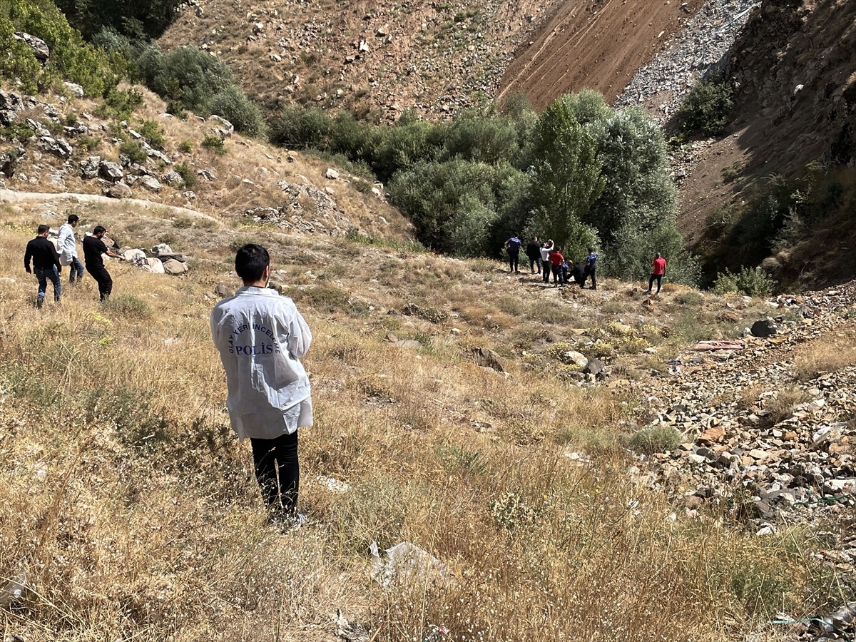Bitlis\'te Kayalıklardan Düşen 75 Yaşındaki Emin Demircan Hayatını Kaybetti