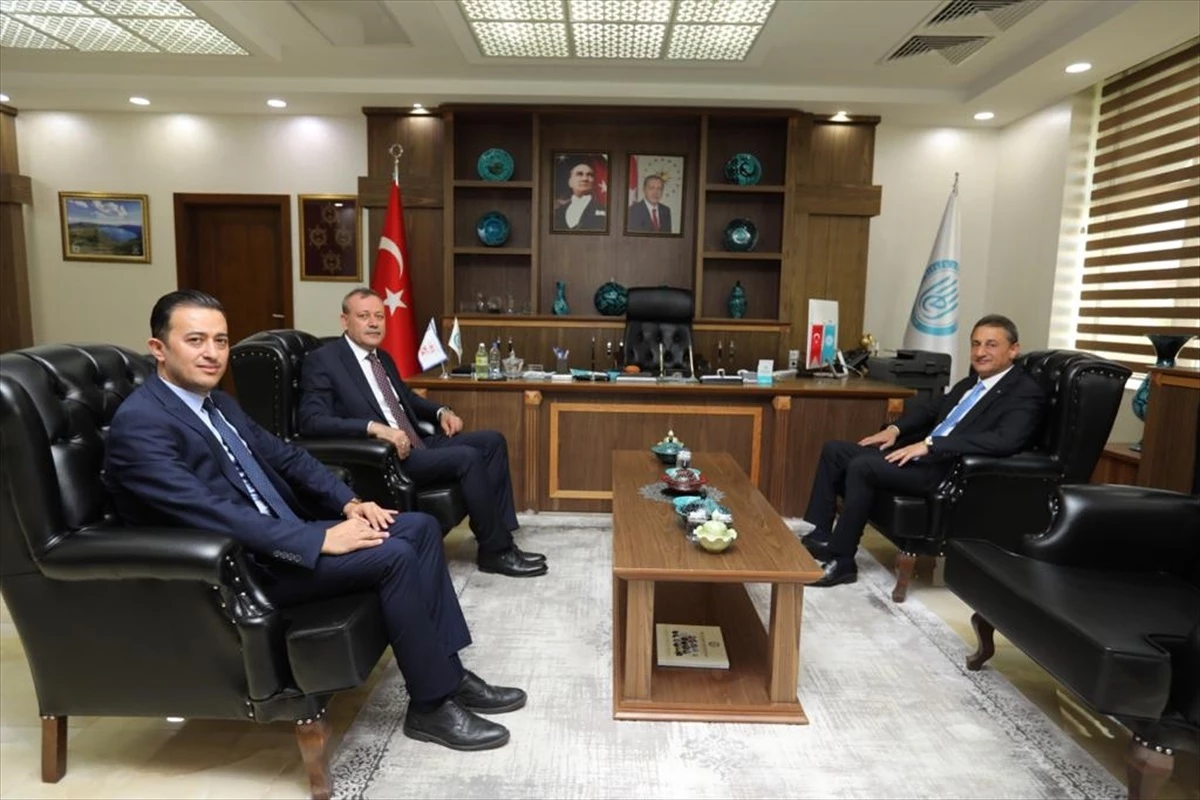 Bitlis Valisi Erol Karaömeroğlu, Bitlis Eren Üniversitesi Rektörü Prof. Dr. Necmettin Elmastaş\'ı ziyaret etti