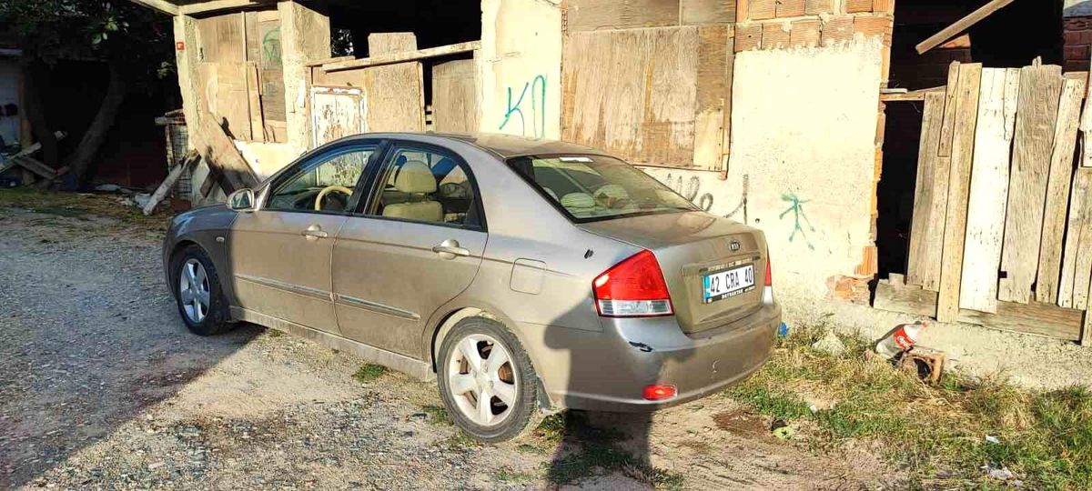 Arnavutköy\'de Boş Yolda Kaldırıma Çıkan Sürücüye Para Cezası