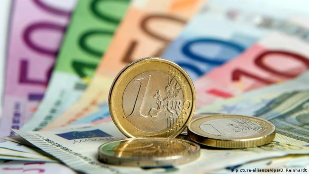 AB Komisyonu, Euro Bölgesi için büyüme tahminini aşağıya çekti
