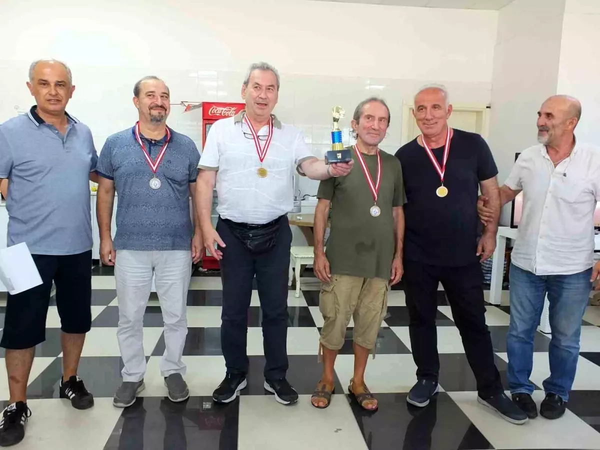 Burhaniye\'de Düzenlenen Briç Turnuvası 300 Sporcuyu Buluşturdu