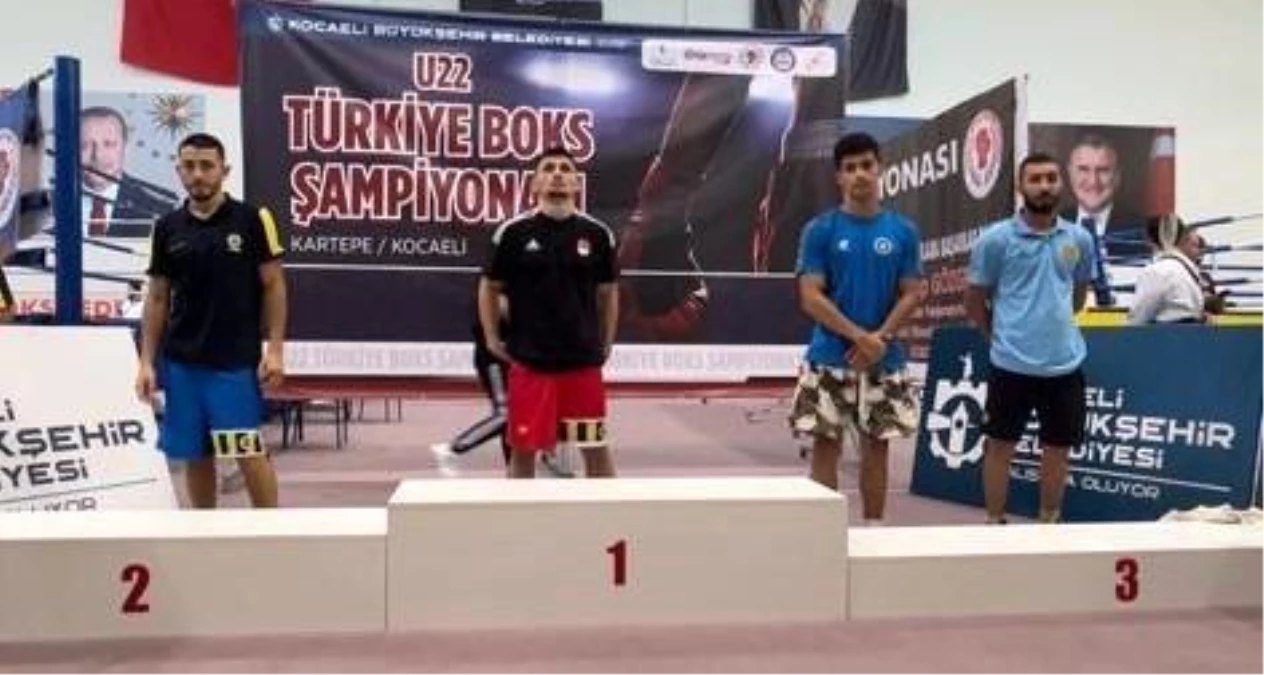 Bursa Büyükşehir Belediyespor Kulübü U22 Türkiye Boks Şampiyonası\'nda 3 madalya kazandı