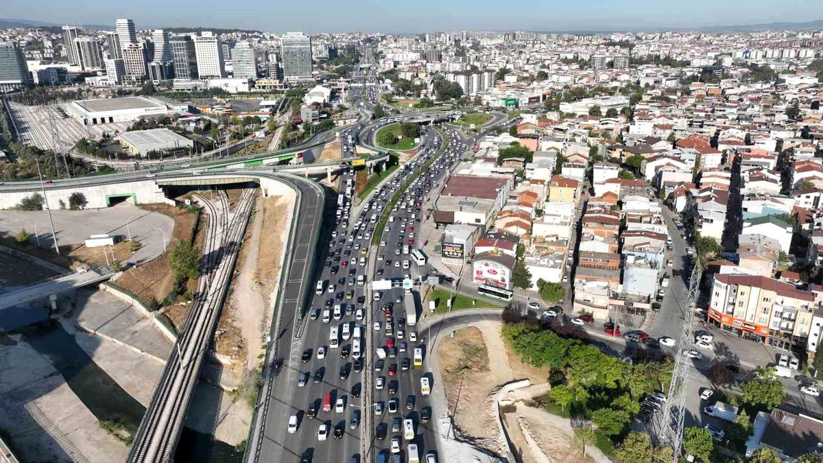 Bursa\'da okulların açılmasıyla trafik rahatladı